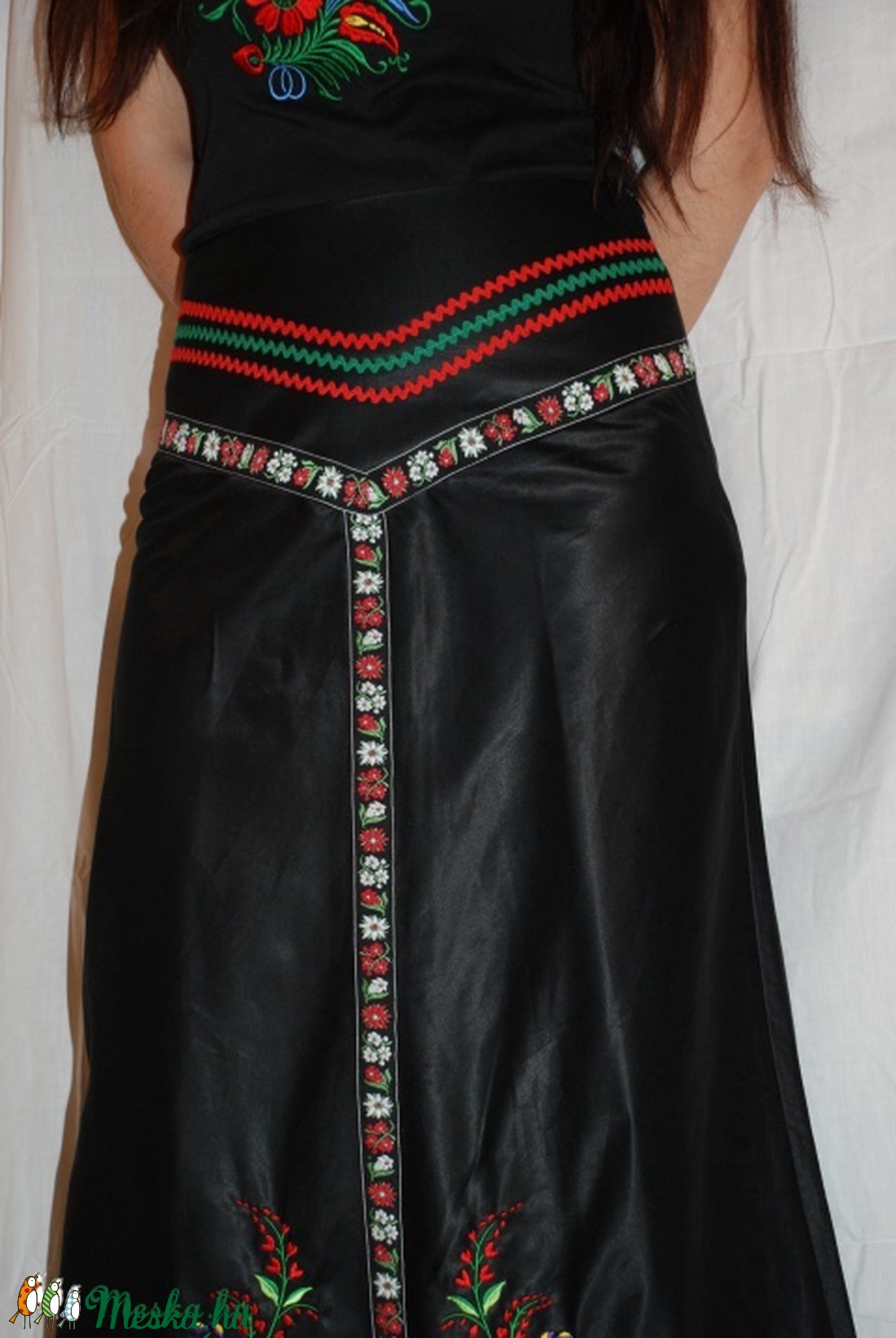 Fehérnép hímzett szoknya -  - Meska.hu
