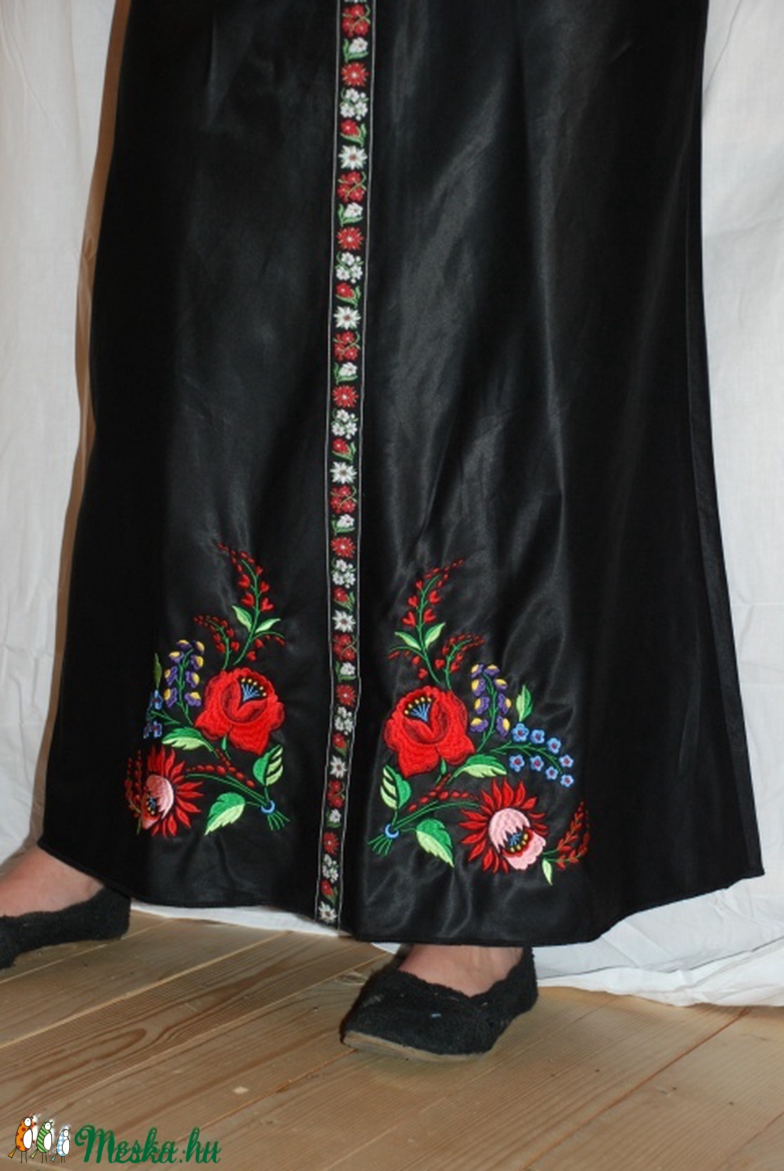 Fehérnép hímzett szoknya -  - Meska.hu