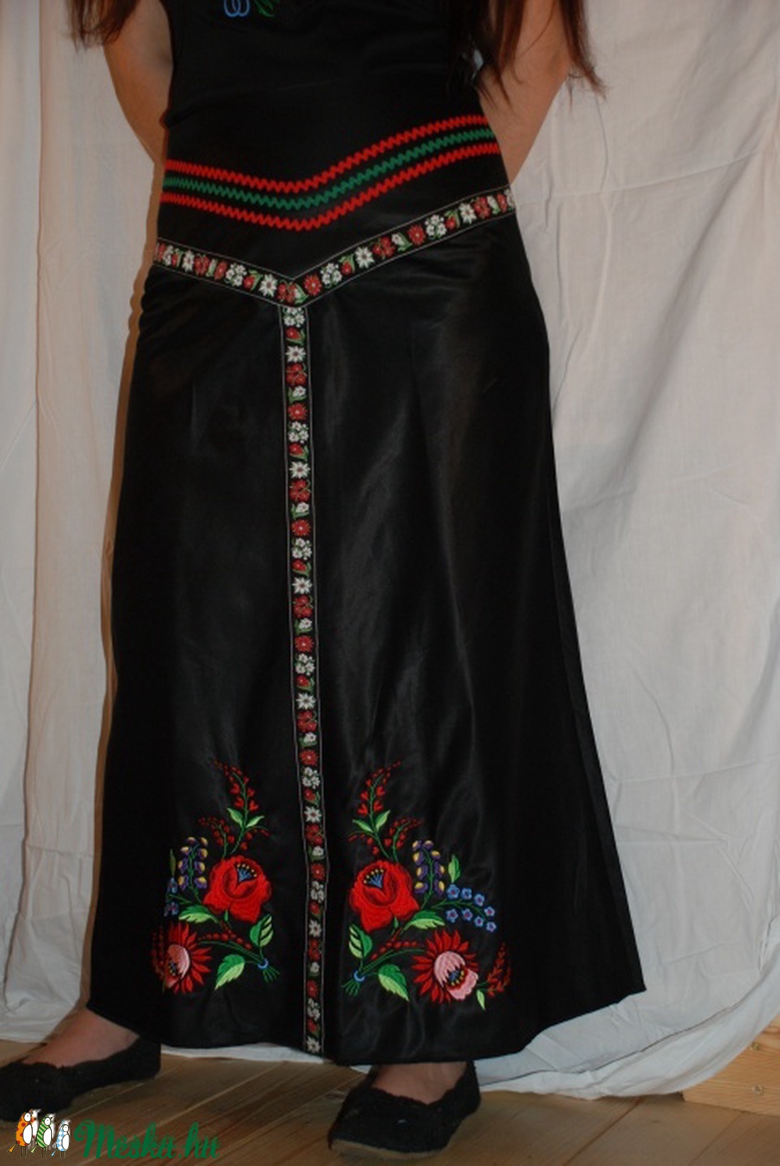 Fehérnép hímzett szoknya -  - Meska.hu