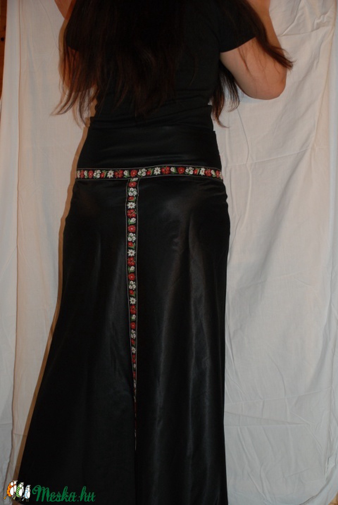 Fehérnép hímzett szoknya -  - Meska.hu