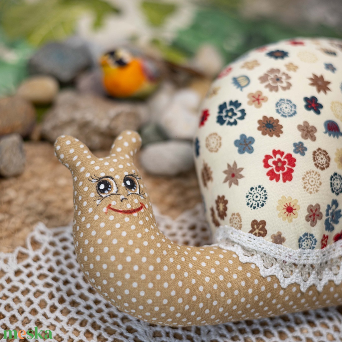 Virágmintás textil csiga  kézműves puha dekoráció és gyerekjáték, festett arccal, 28cm - játék & sport - plüssállat & játékfigura - csiga - Meska.hu