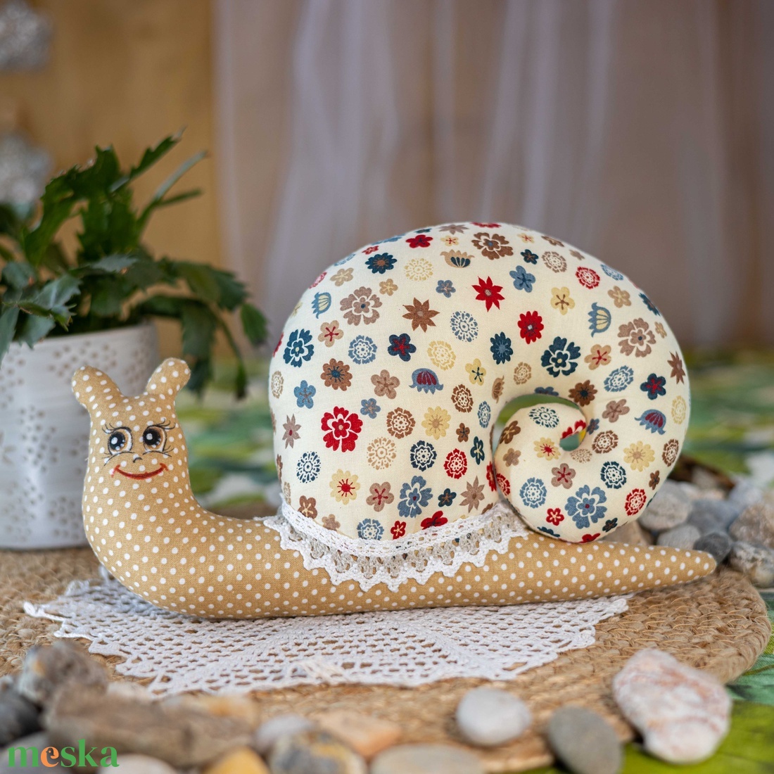 Virágmintás textil csiga  kézműves puha dekoráció és gyerekjáték, festett arccal, 28cm - játék & sport - plüssállat & játékfigura - csiga - Meska.hu