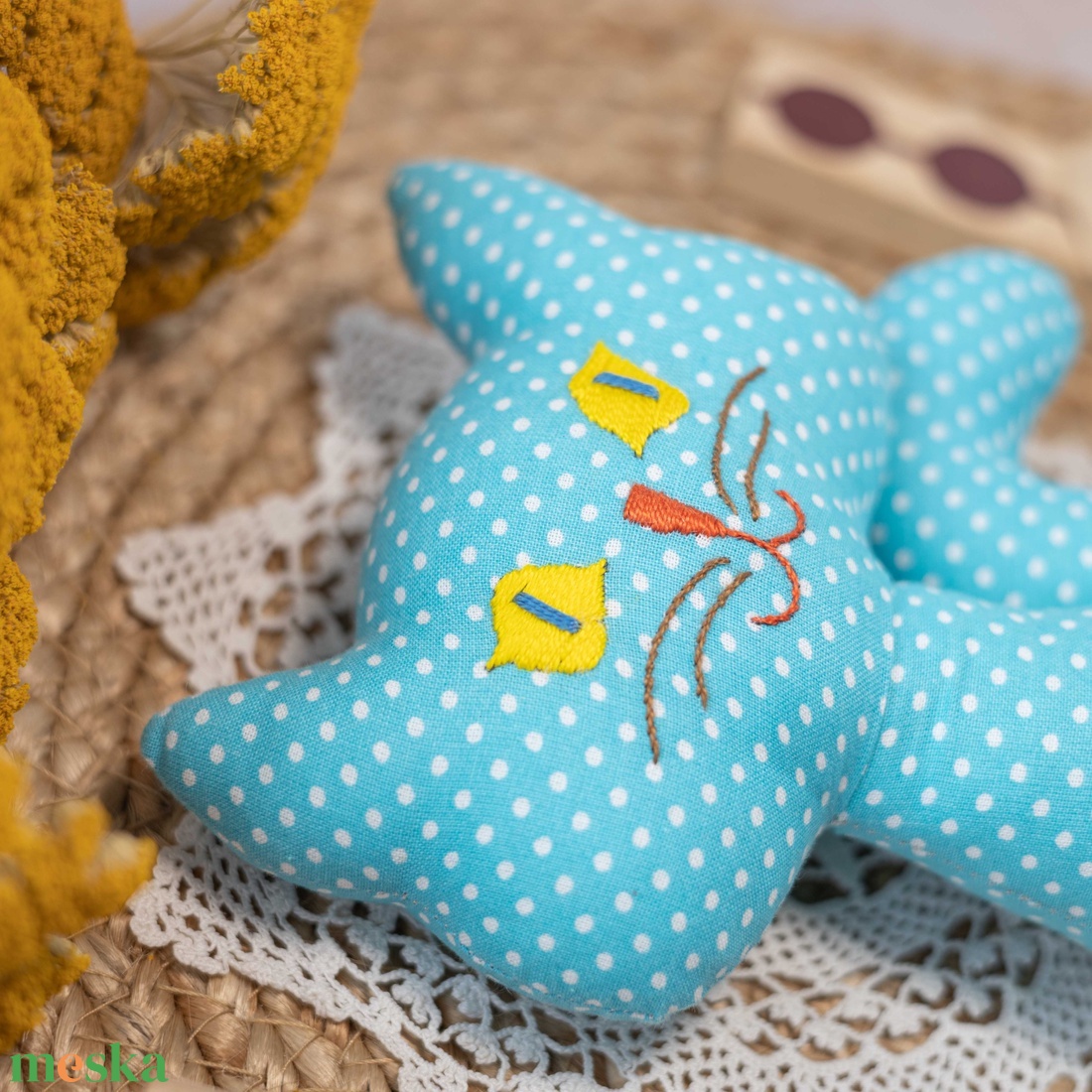 Pöttyös ülő textil cica  kézműves puha gyerekjáték és dekoráció, hímzett arccal, 26cm - játék & sport - plüssállat & játékfigura - cica - Meska.hu