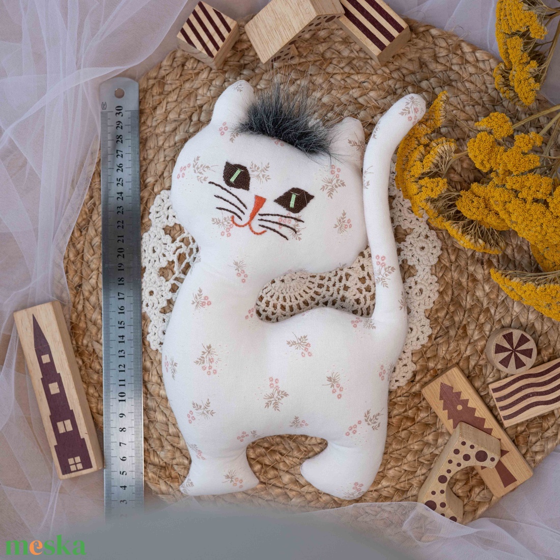 Virágos álló textil cica  kézműves puha gyerekjáték és dekoráció, hímzett arccal, 25cm - játék & sport - plüssállat & játékfigura - cica - Meska.hu