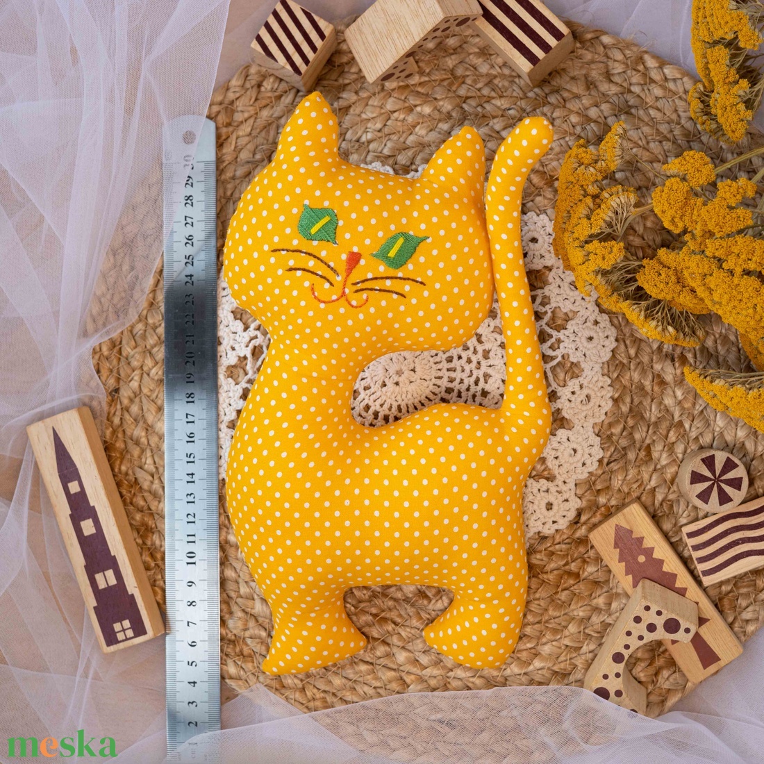 Pöttyös álló textil cica  kézműves puha gyerekjáték és dekoráció, hímzett arccal, 26cm - játék & sport - plüssállat & játékfigura - cica - Meska.hu