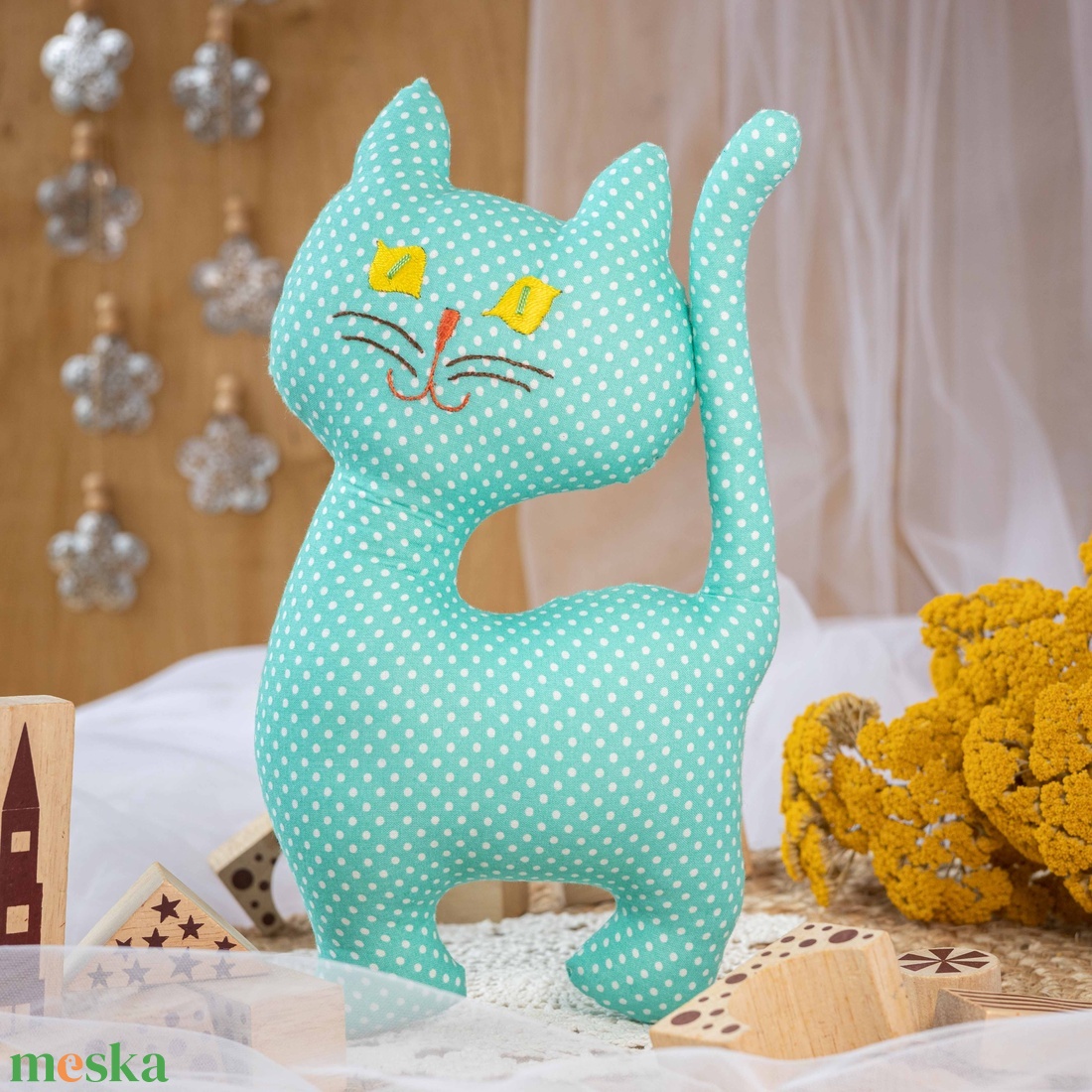 Pöttyös álló textil cica  kézműves puha gyerekjáték és dekoráció, hímzett arccal, 26cm - játék & sport - plüssállat & játékfigura - cica - Meska.hu