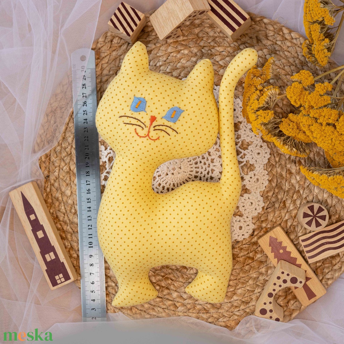 Pöttyös álló textil cica  kézműves puha gyerekjáték és dekoráció, hímzett arccal, 26cm - játék & sport - plüssállat & játékfigura - cica - Meska.hu