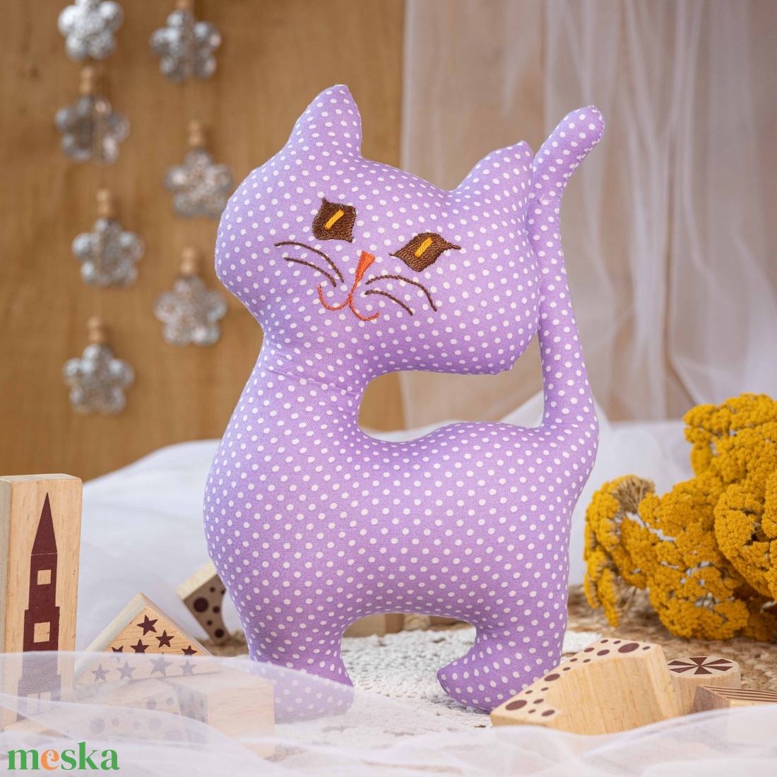 Pöttyös álló textil cica  kézműves puha gyerekjáték és dekoráció, hímzett arccal, 26cm - játék & sport - plüssállat & játékfigura - cica - Meska.hu
