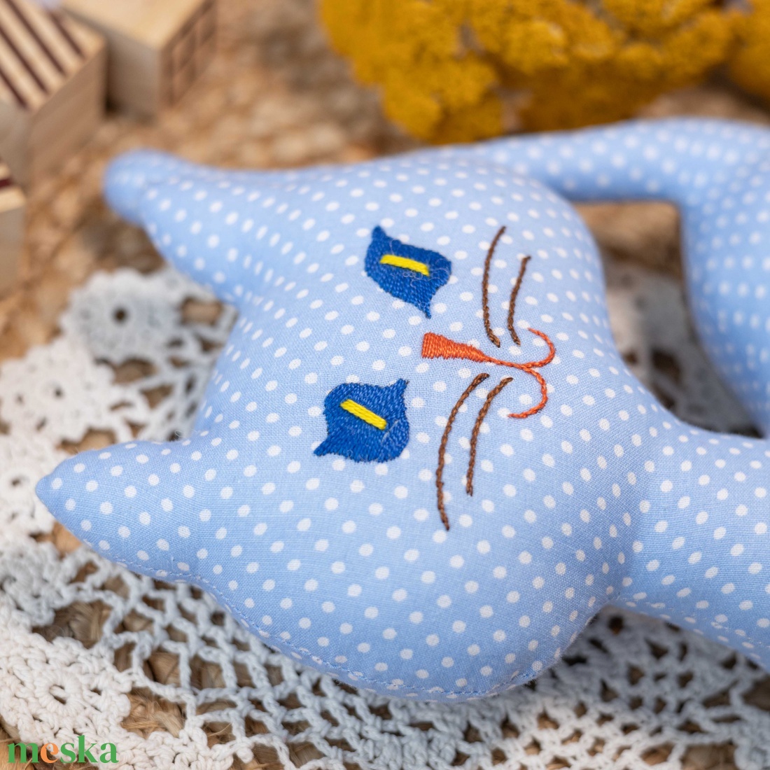 Pöttyös álló textil cica  kézműves puha gyerekjáték és dekoráció, hímzett arccal, 26cm - játék & sport - plüssállat & játékfigura - cica - Meska.hu