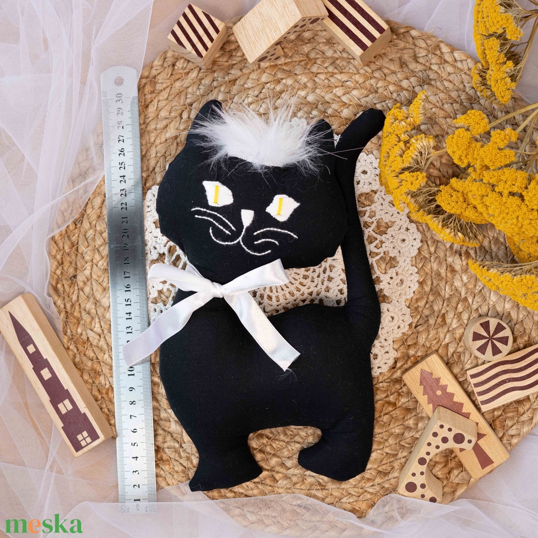 Fekete álló textil cica  kézműves puha gyerekjáték és  halloween-i dekoráció, hímzett arccal, 26cm - játék & sport - plüssállat & játékfigura - cica - Meska.hu