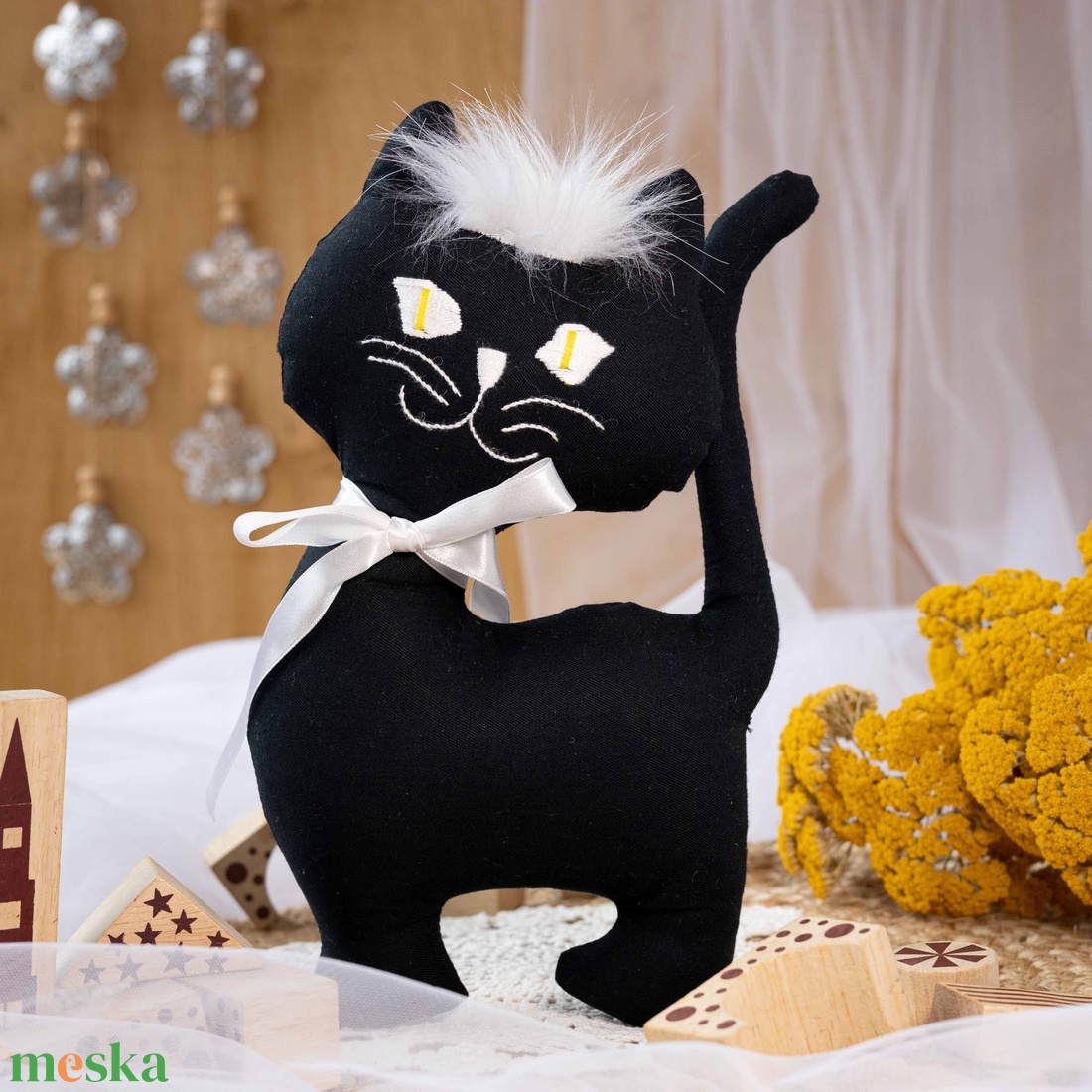 Fekete álló textil cica  kézműves puha gyerekjáték és  halloween-i dekoráció, hímzett arccal, 26cm - játék & sport - plüssállat & játékfigura - cica - Meska.hu