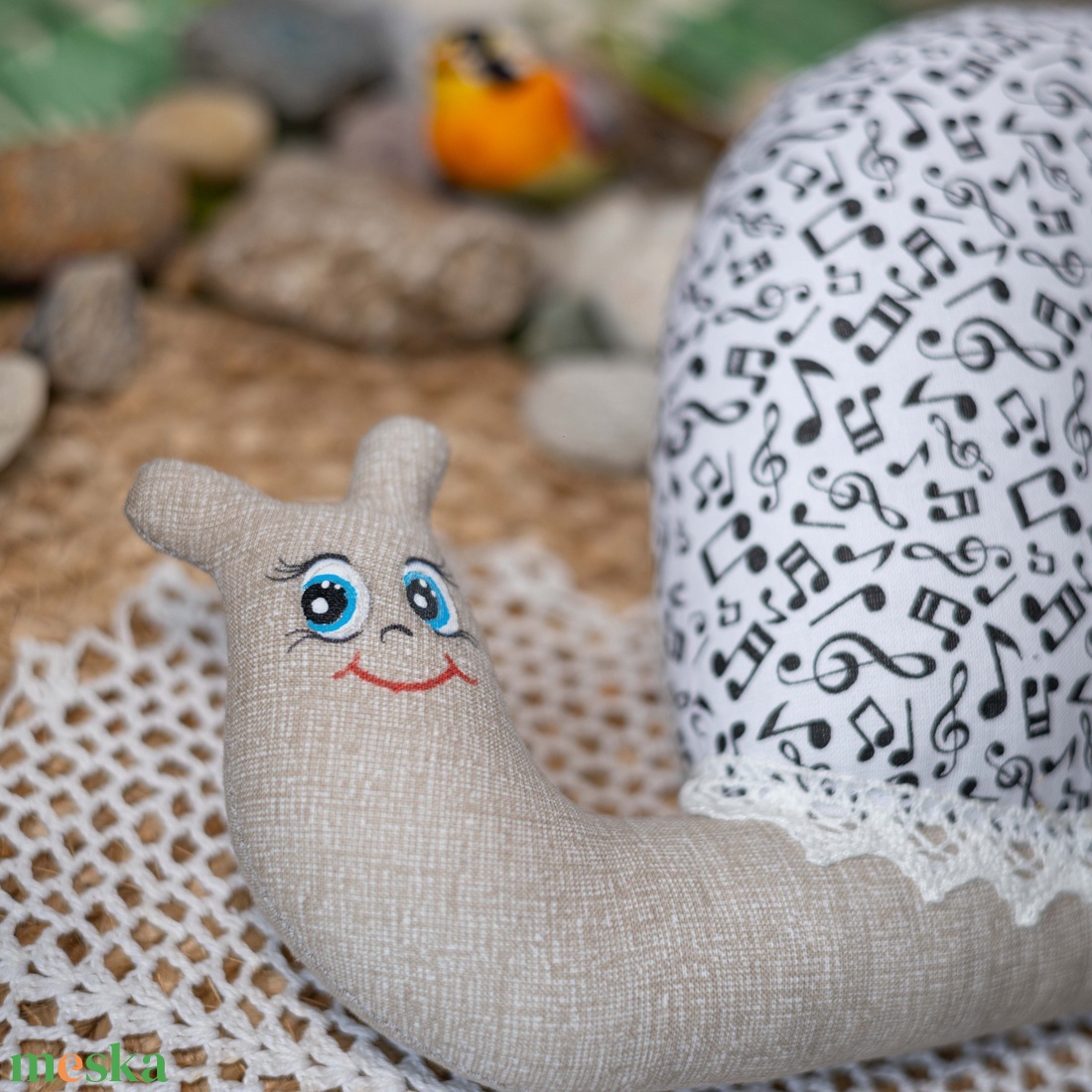Hangjegyes textil csiga  kézműves puha dekoráció és gyerekjáték, festett arccal, 28cm - játék & sport - plüssállat & játékfigura - csiga - Meska.hu