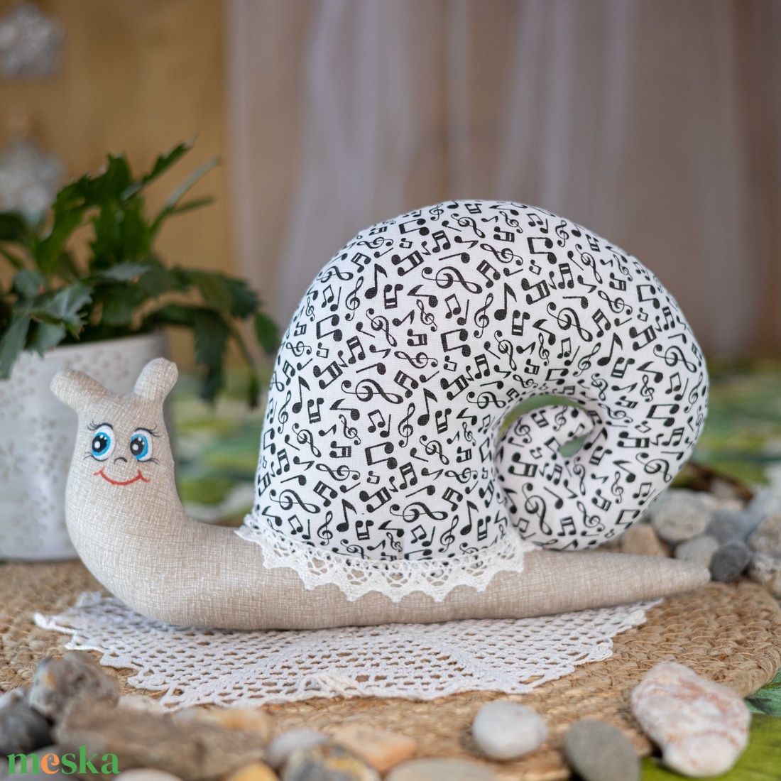 Hangjegyes textil csiga  kézműves puha dekoráció és gyerekjáték, festett arccal, 28cm - játék & sport - plüssállat & játékfigura - csiga - Meska.hu