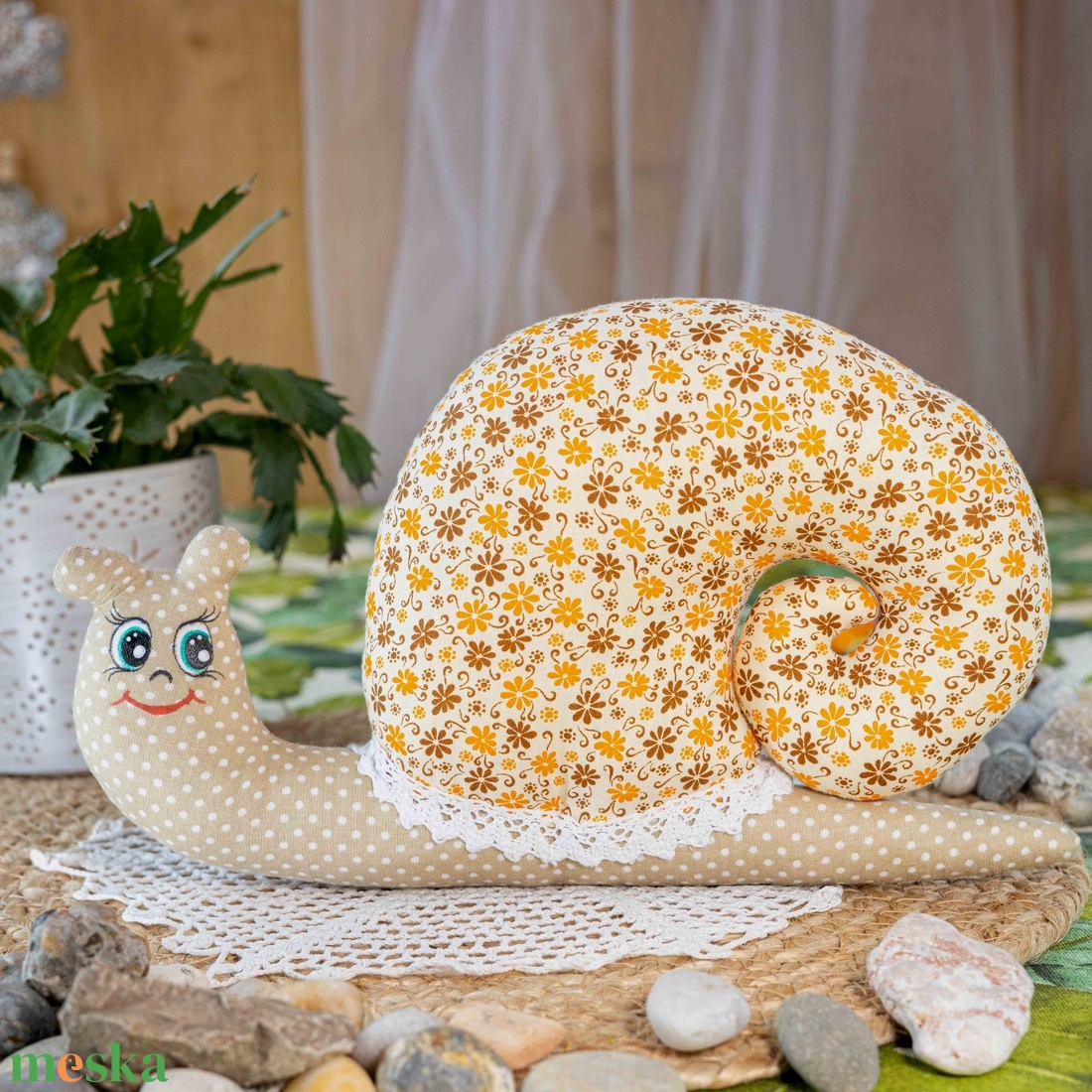 Virágmintás textil csiga  kézműves puha dekoráció és gyerekjáték, festett arccal, 28cm - játék & sport - plüssállat & játékfigura - csiga - Meska.hu