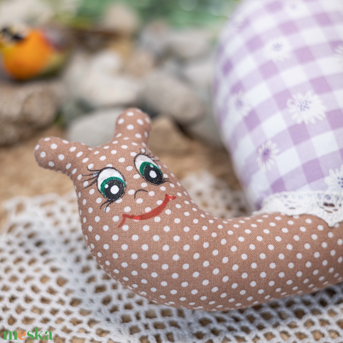 Kockás textil csiga  kézműves puha dekoráció és gyerekjáték, festett arccal, 28cm - játék & sport - plüssállat & játékfigura - csiga - Meska.hu