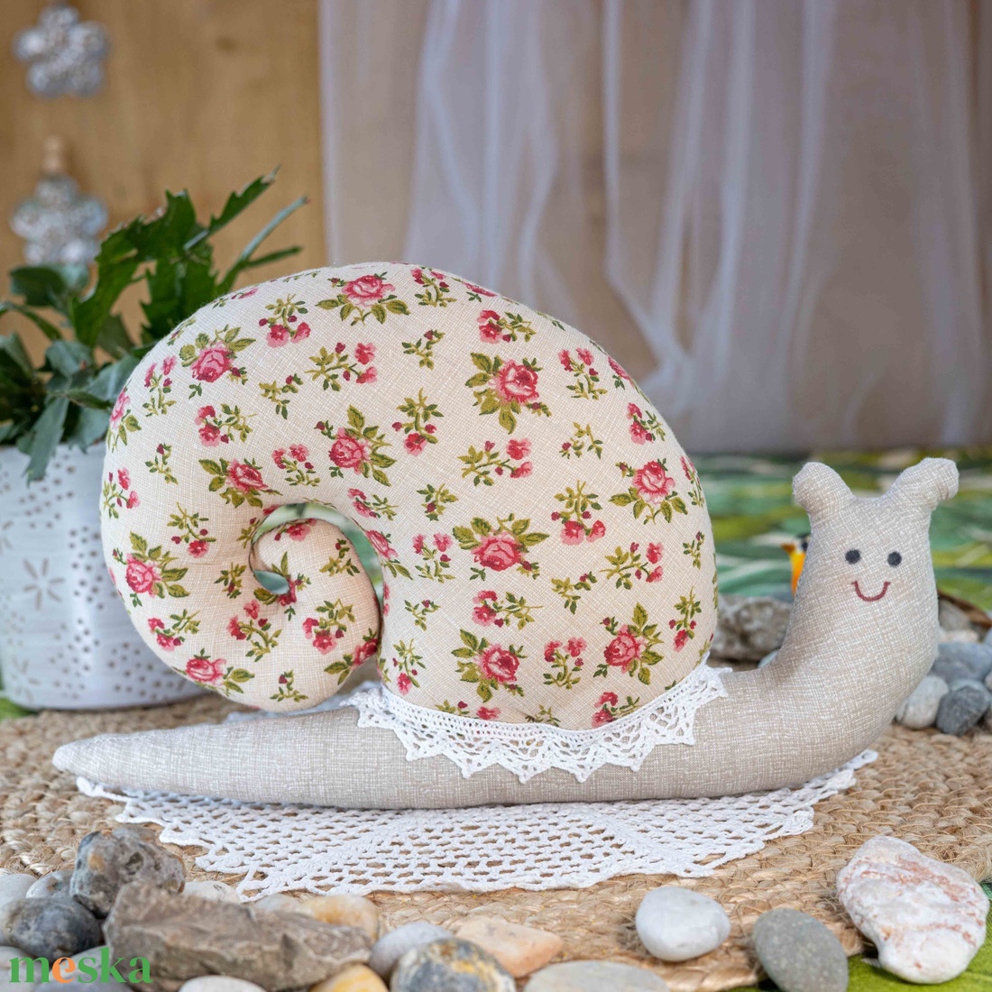 Virágmintás textil csiga  kézműves puha dekoráció és gyerekjáték, festett arccal, 28cm - játék & sport - plüssállat & játékfigura - csiga - Meska.hu