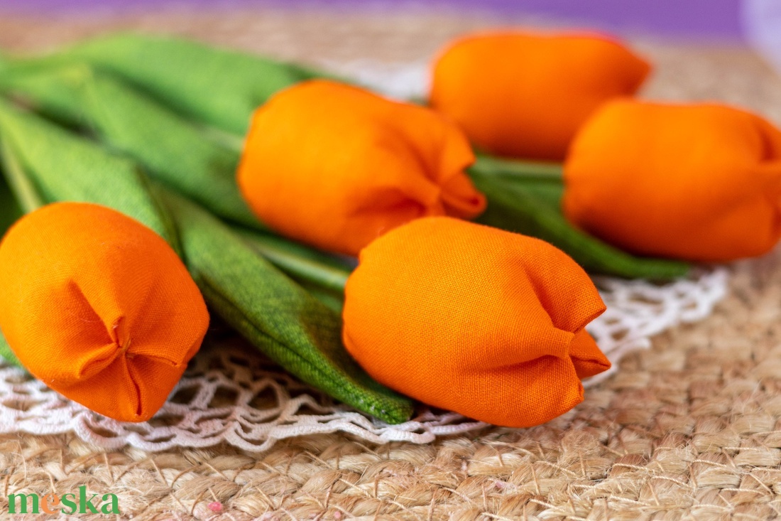 Textil tulipáncsokor  5 szál kézzel készült pamutvászon virág, tartós lakásdekoráció és ajándék - otthon & életmód - dekoráció - virágdísz és tartó - csokor & virágdísz - Meska.hu