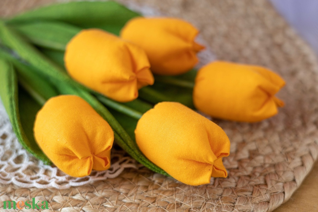 Textil tulipáncsokor  5 szál kézzel készült pamutvászon virág, tartós lakásdekoráció és ajándék - otthon & életmód - dekoráció - virágdísz és tartó - csokor & virágdísz - Meska.hu