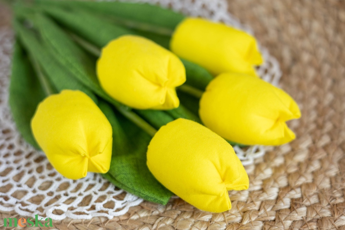 Textil tulipáncsokor  5 szál kézzel készült pamutvászon virág, tartós lakásdekoráció és ajándék - otthon & életmód - dekoráció - virágdísz és tartó - csokor & virágdísz - Meska.hu