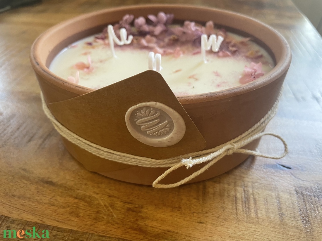 Asztali gyertya virágszirmokkal - otthon & életmód - gyertya, illat, aroma - gyertya - Meska.hu
