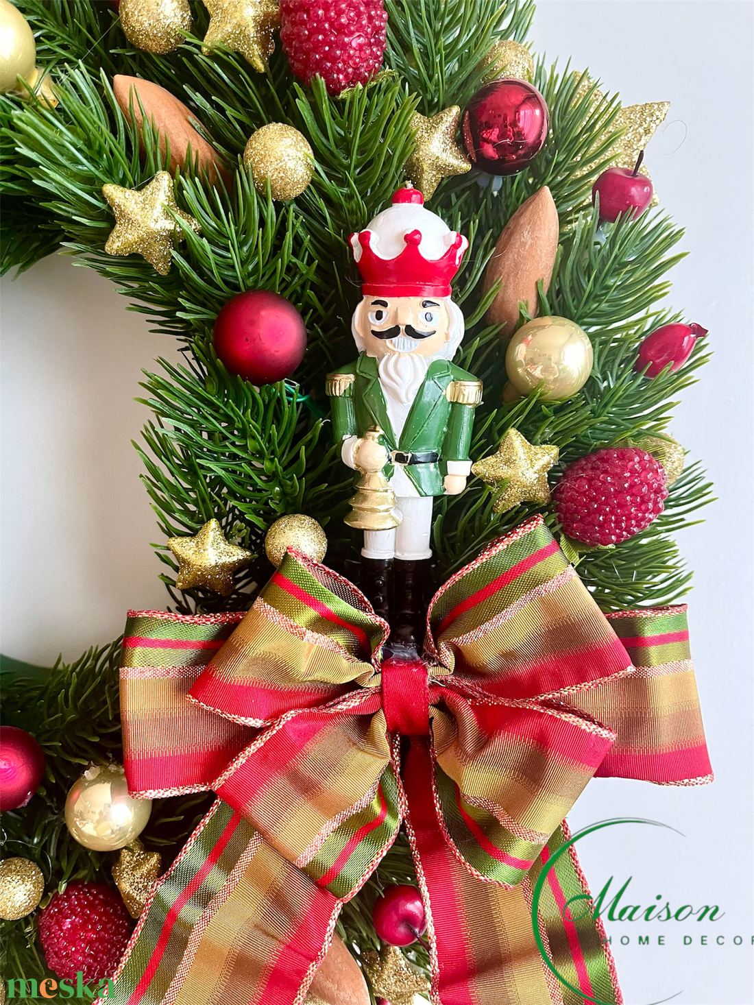 Diótörővel díszített ajtódísz, kopogtató - karácsony - karácsonyi lakásdekoráció - karácsonyi ajtódíszek - Meska.hu