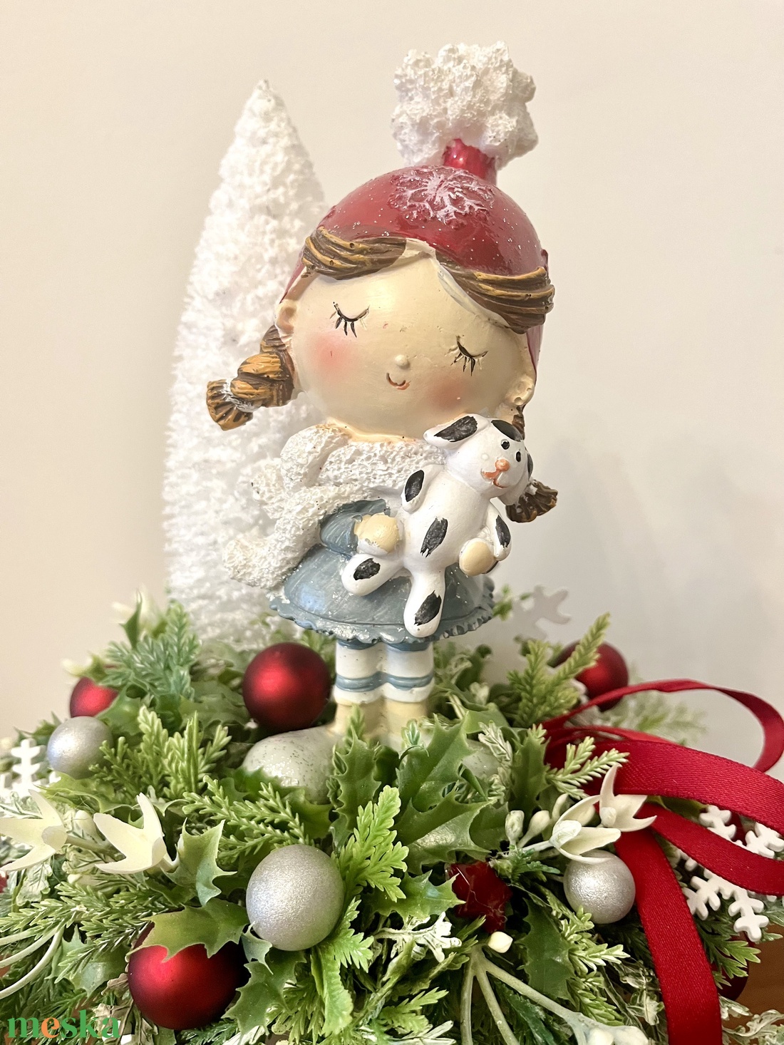Karácsonyi asztaldísz bájos kislánnyal - karácsony - karácsonyi lakásdekoráció - ünnepi asztaldekoráció - Meska.hu