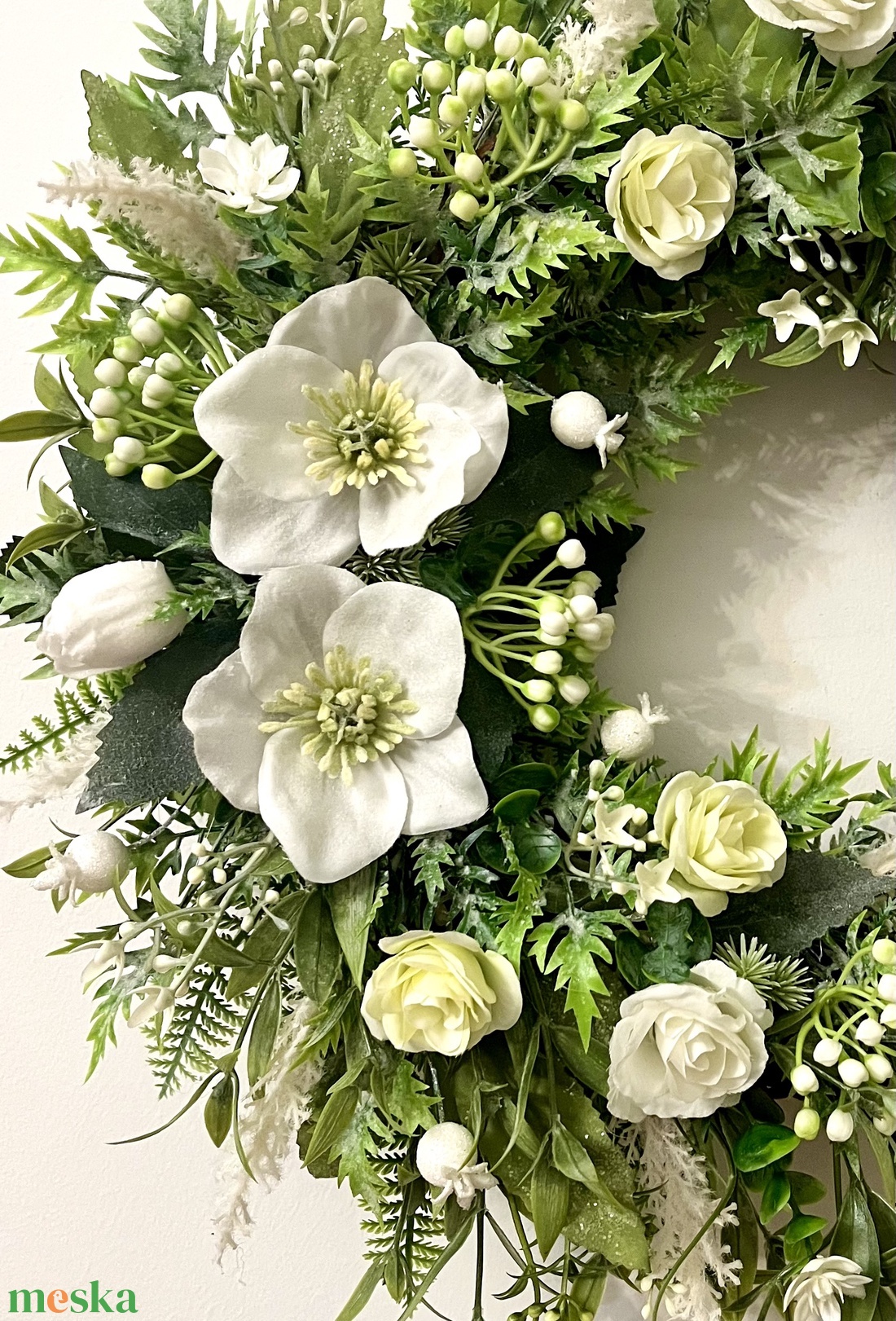 Fehér virág ajtódísz, kopogtató - otthon & életmód - dekoráció - ajtó- és ablak dekoráció - ajtódísz & kopogtató - Meska.hu