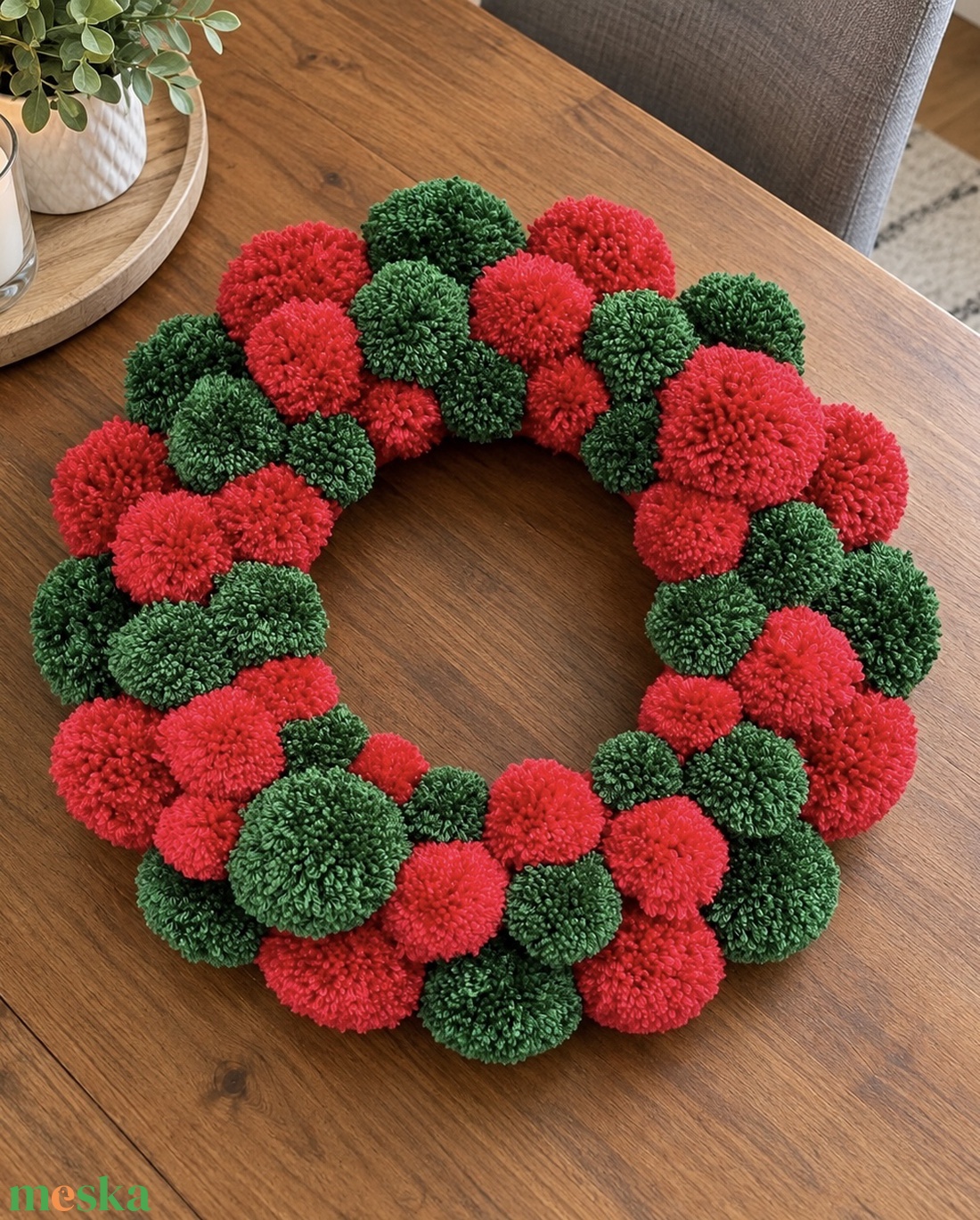 � Karácsonyi piros zöld pompon koszorú asztaldísz - karácsony - adventi díszek - adventi asztaldísz - Meska.hu