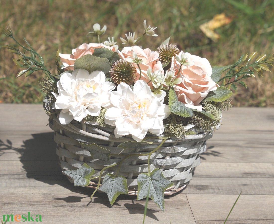 Rózsás asztali virágdísz - otthon & életmód - dekoráció - virágdísz és tartó - csokor & virágdísz - Meska.hu