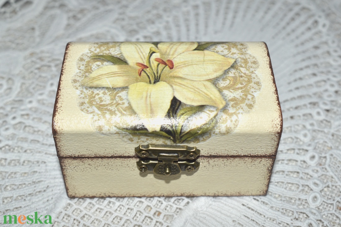 Elegáns vintage ékszeres doboz - ékszer - ékszertartó - ékszerdoboz - Meska.hu Elegáns vintage ékszeres doboz - ékszer - ékszertartó - ékszerdoboz - Meska.hu