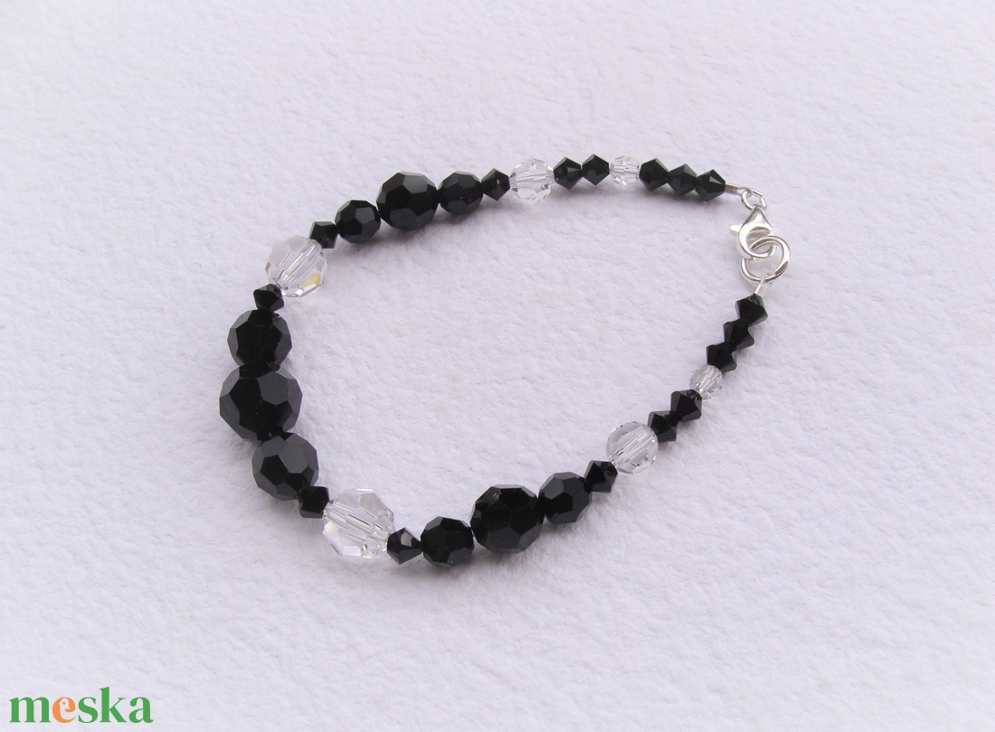 Fekete-fehér swarovski karkötő (6) - ékszer - karkötő - gyöngyös karkötő - Meska.hu Fekete-fehér swarovski karkötő (6) - ékszer - karkötő - gyöngyös karkötő - Meska.hu