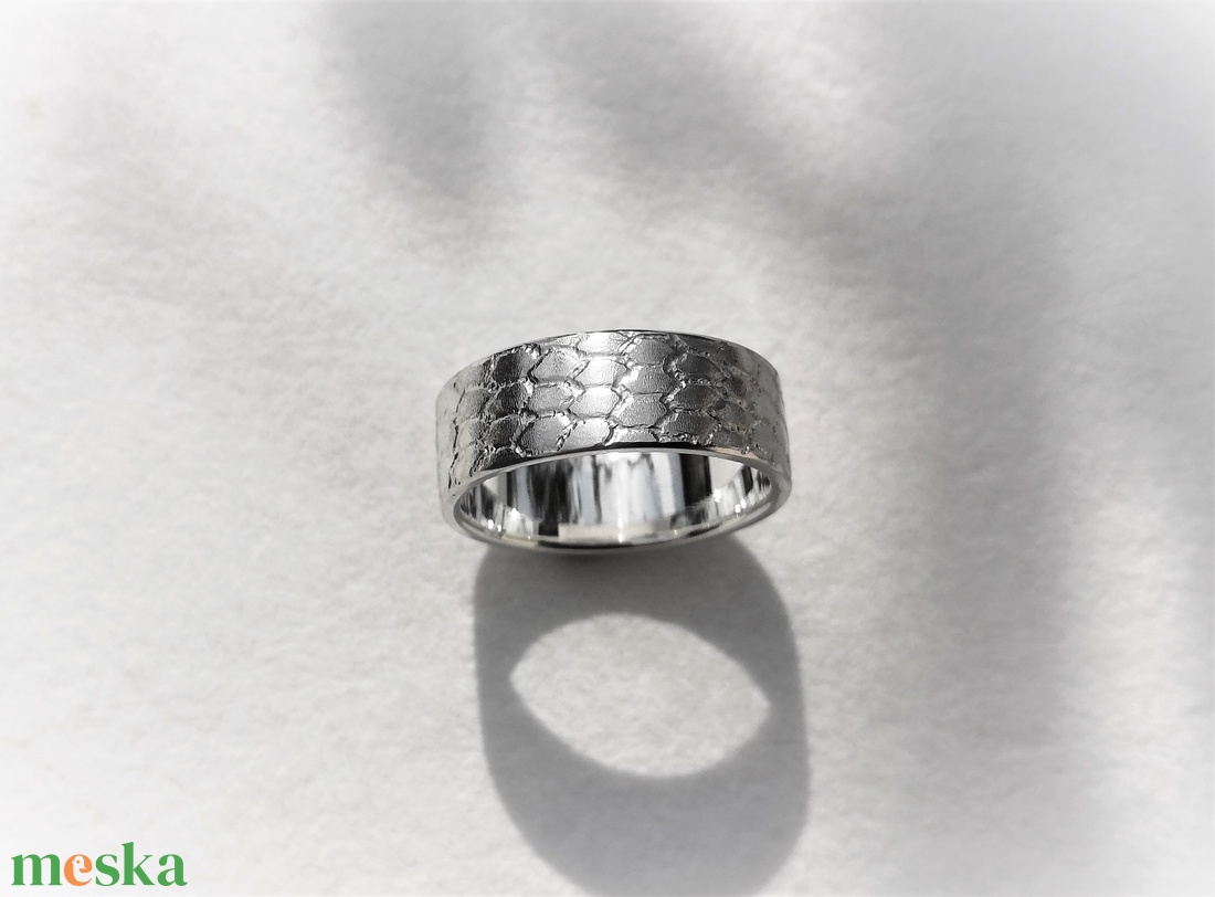Kígyóbőrmintás, széles, női ezüst gyűrű - ékszer - gyűrű - kerek gyűrű - Meska.hu