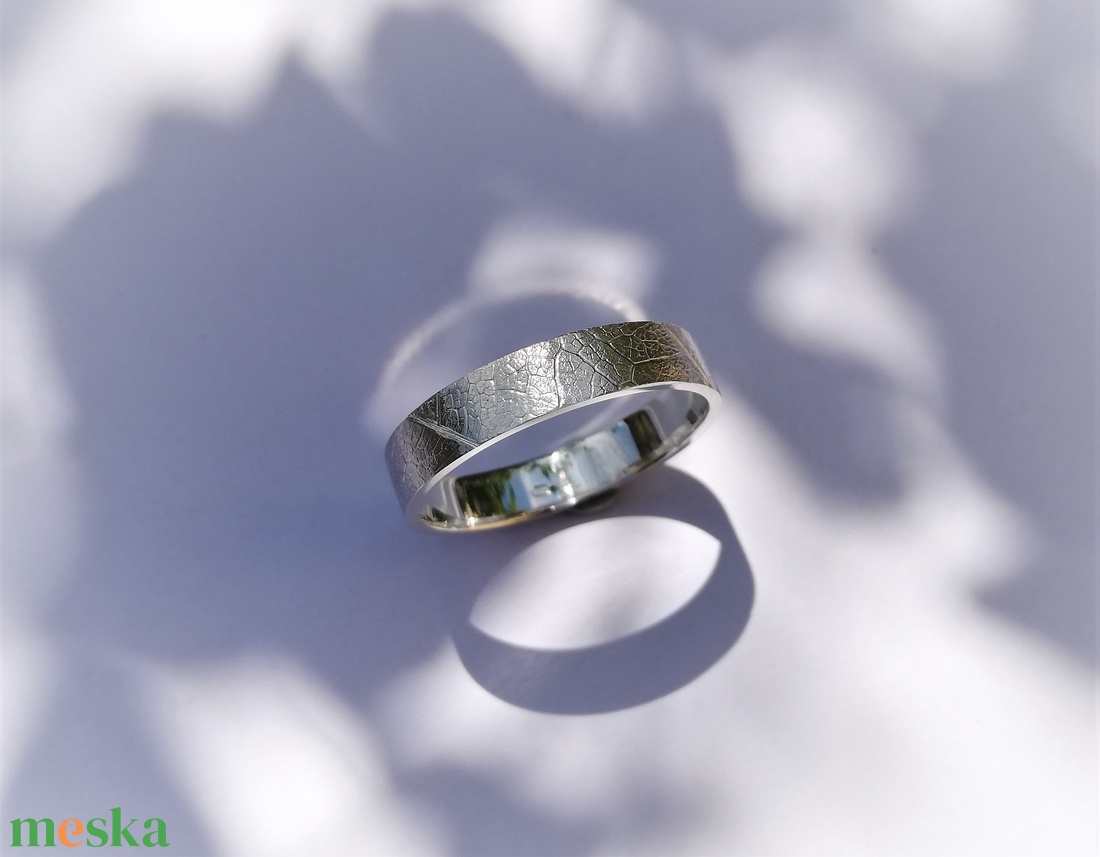 Levélerezet mintás, 4 mm széles ezüst gyűrű - ékszer - gyűrű - kerek gyűrű - Meska.hu Levélerezet mintás, 4 mm széles ezüst gyűrű - ékszer - gyűrű - kerek gyűrű - Meska.hu