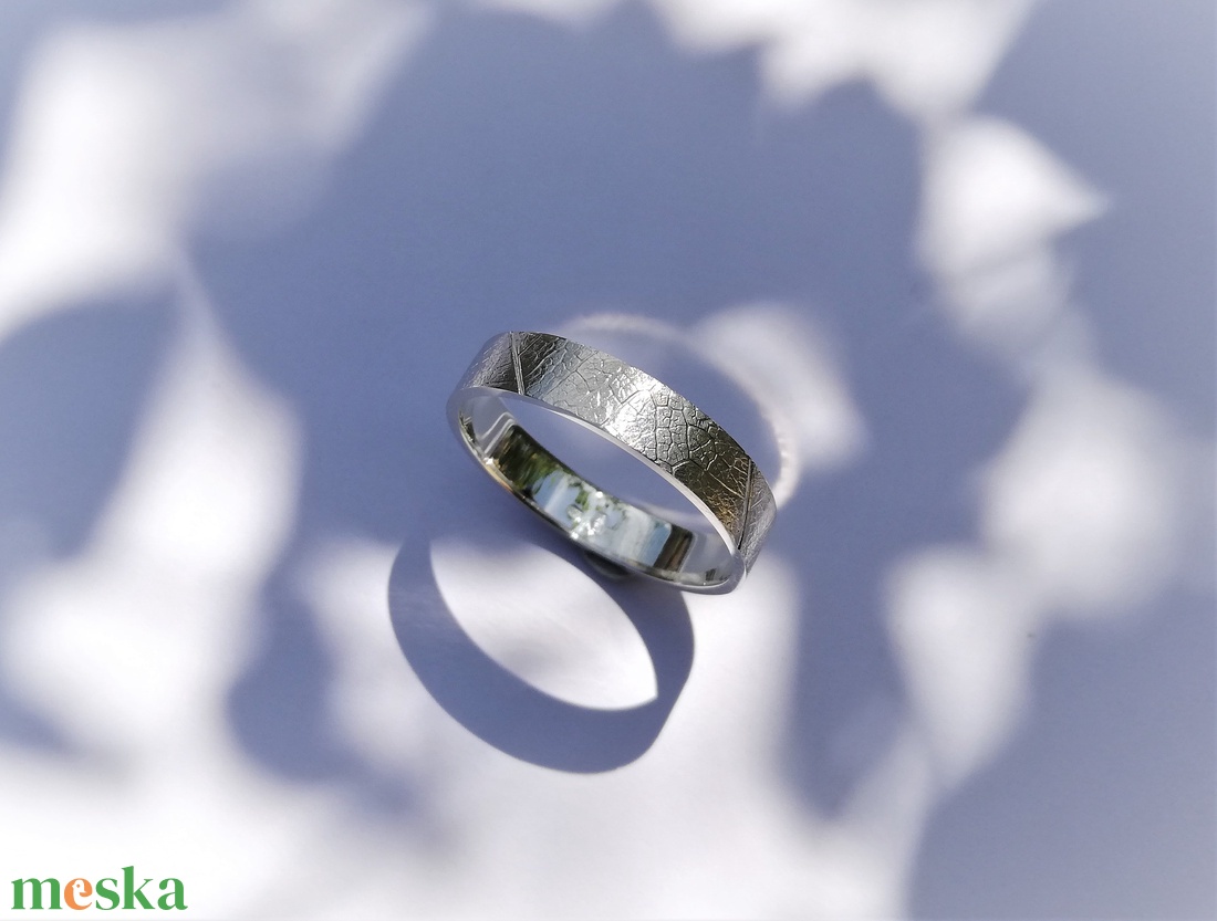 Levélerezet mintás, 4 mm széles ezüst gyűrű - ékszer - gyűrű - kerek gyűrű - Meska.hu Levélerezet mintás, 4 mm széles ezüst gyűrű - ékszer - gyűrű - kerek gyűrű - Meska.hu