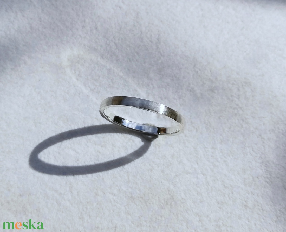 Selyemfényű, vékony, féldomború ezüst karikagyűrű (56-os) - esküvő - ékszer - karikagyűrű - Meska.hu