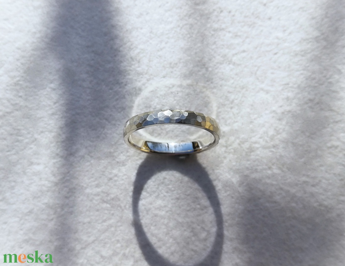 Apró sokszöges fehér arany karikagyűrű (14 K) - esküvő - ékszer - karikagyűrű - Meska.hu Apró sokszöges fehér arany karikagyűrű (14 K) - esküvő - ékszer - karikagyűrű - Meska.hu