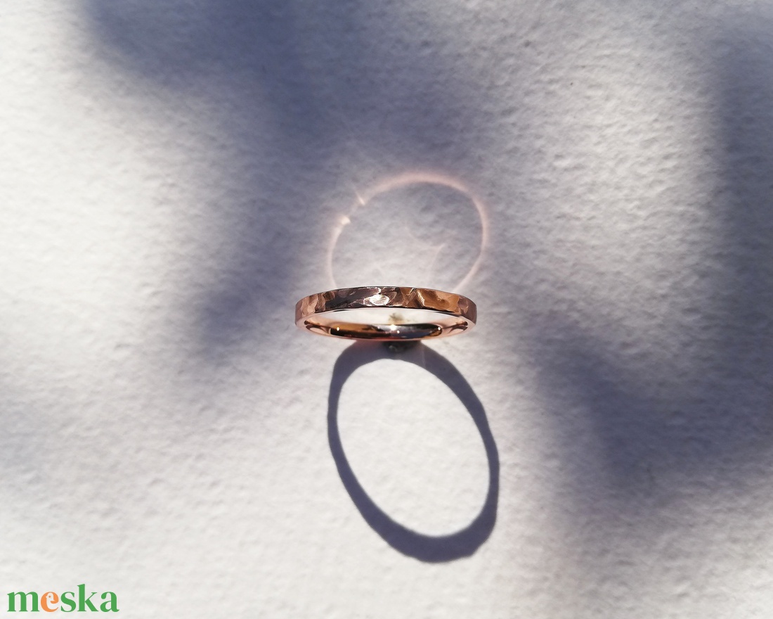Különleges adhoc mintájú rosegold karikagyűrű - esküvő - ékszer - karikagyűrű - Meska.hu
