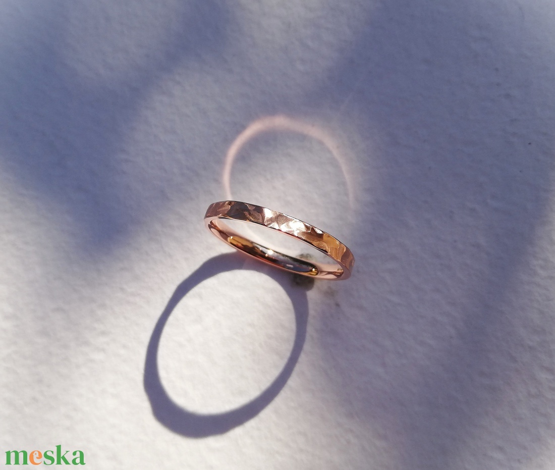 Különleges adhoc mintájú rosegold karikagyűrű - esküvő - ékszer - karikagyűrű - Meska.hu