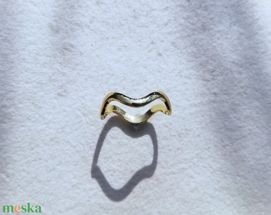 Hullámos sárga arany karikagyűrű (53-as) - esküvő - ékszer - karikagyűrű - Meska.hu