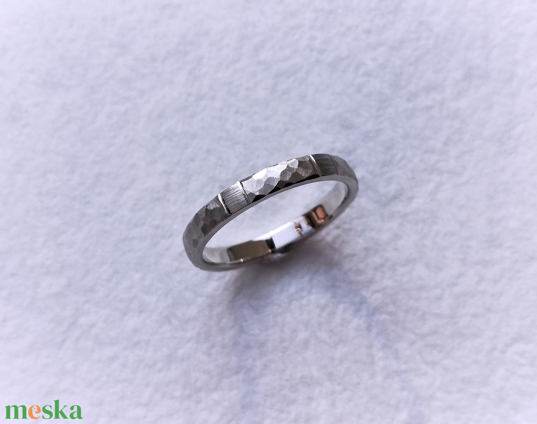 Variált felületű ezüst karikagyűrű (67-es) - esküvő - ékszer - karikagyűrű - Meska.hu