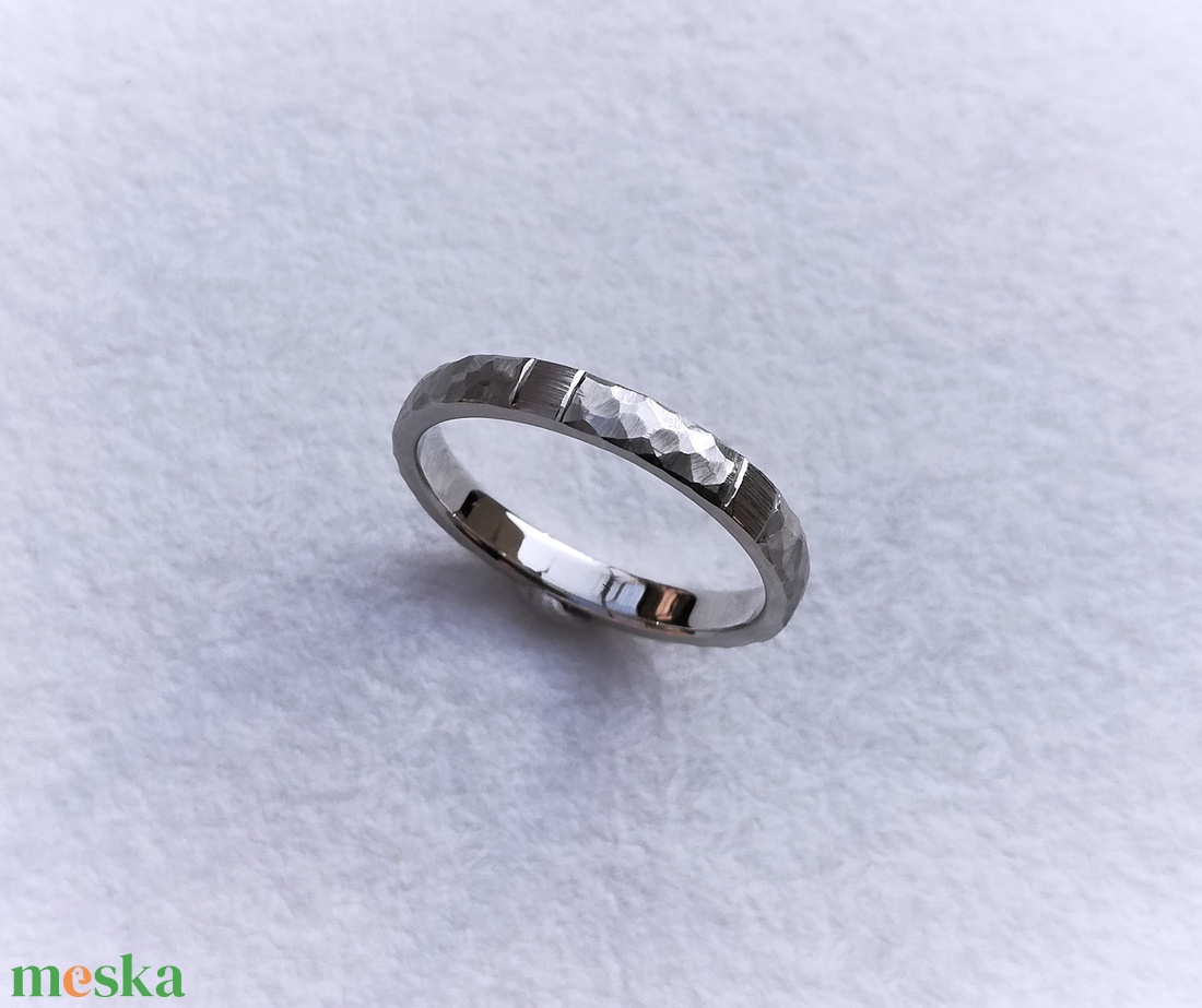 Variált felületű ezüst karikagyűrű (67-es) - esküvő - ékszer - karikagyűrű - Meska.hu