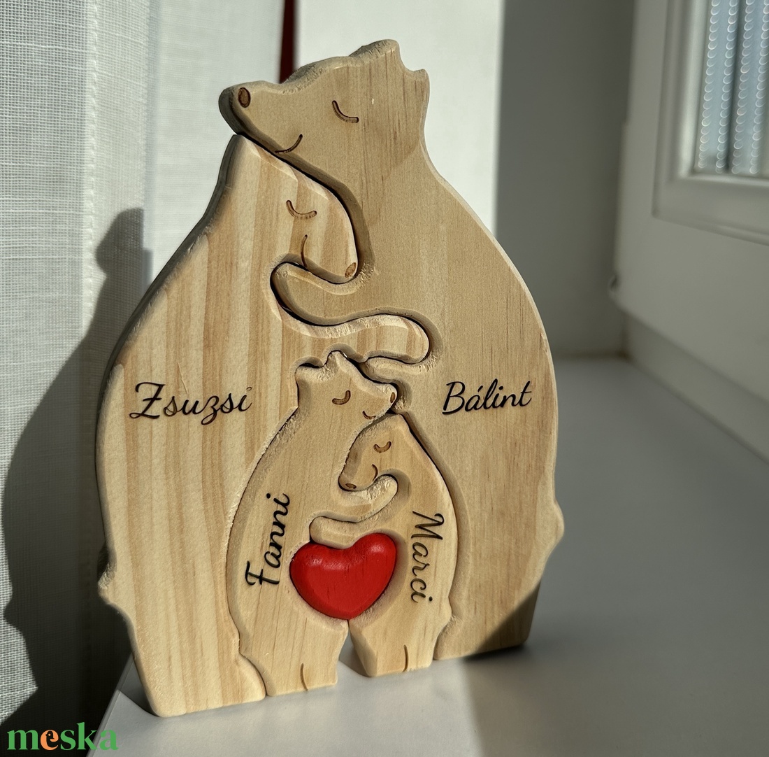 Ölelkező medve család puzzle fa dísz testreszabható nevekkel - otthon & életmód - babaszoba, gyerekszoba - babaszoba dekoráció - Meska.hu