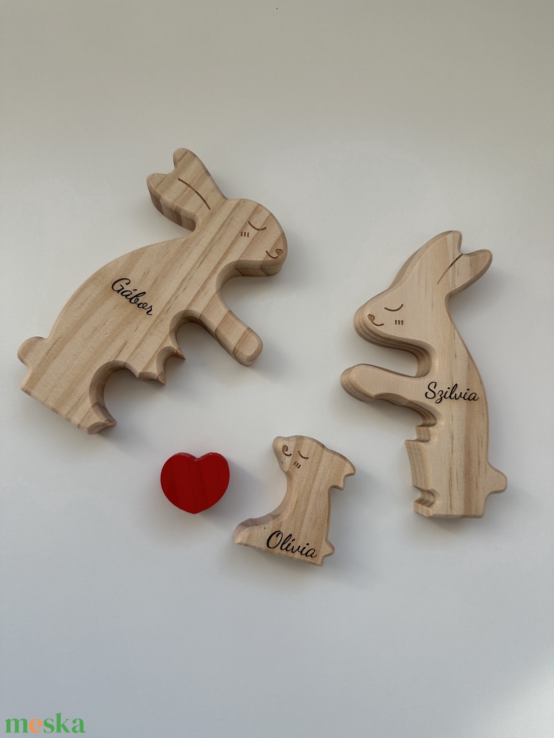 Ölelkező 3 tagú nyuszi család puzzle fa dísz testreszabható nevekkel - otthon & életmód - babaszoba, gyerekszoba - babaszoba dekoráció - Meska.hu