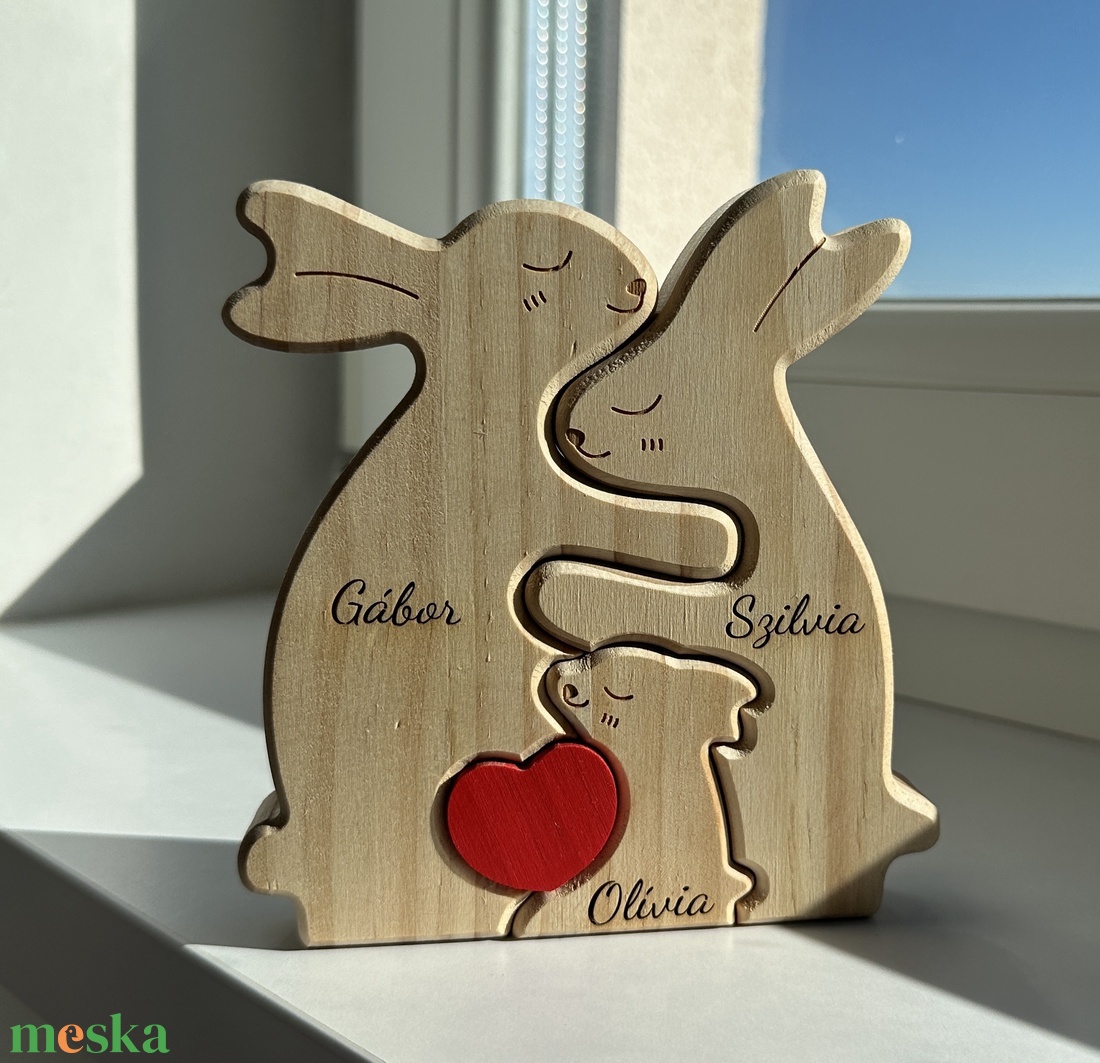 Ölelkező 3 tagú nyuszi család puzzle fa dísz testreszabható nevekkel - otthon & életmód - babaszoba, gyerekszoba - babaszoba dekoráció - Meska.hu