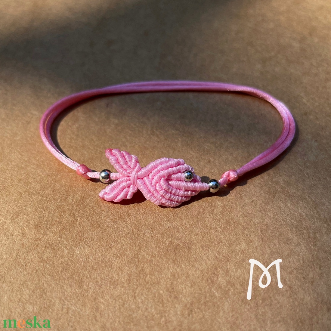 Pink makramé halacska karkötő - ékszer - karkötő - karkötő medállal - Meska.hu Pink makramé halacska karkötő - ékszer - karkötő - karkötő medállal - Meska.hu