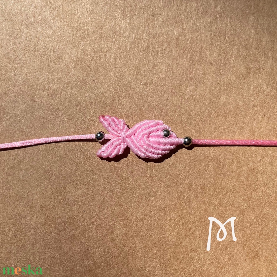 Pink makramé halacska karkötő - ékszer - karkötő - karkötő medállal - Meska.hu Pink makramé halacska karkötő - ékszer - karkötő - karkötő medállal - Meska.hu