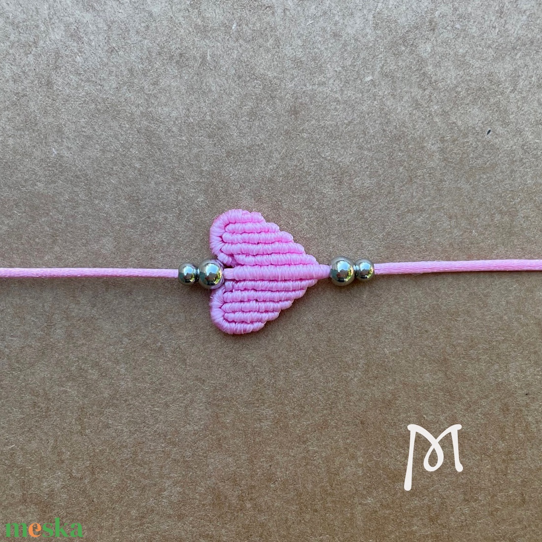 Pink makramézott szív medál karkötő - ékszer - karkötő - karkötő medállal - Meska.hu Pink makramézott szív medál karkötő - ékszer - karkötő - karkötő medállal - Meska.hu