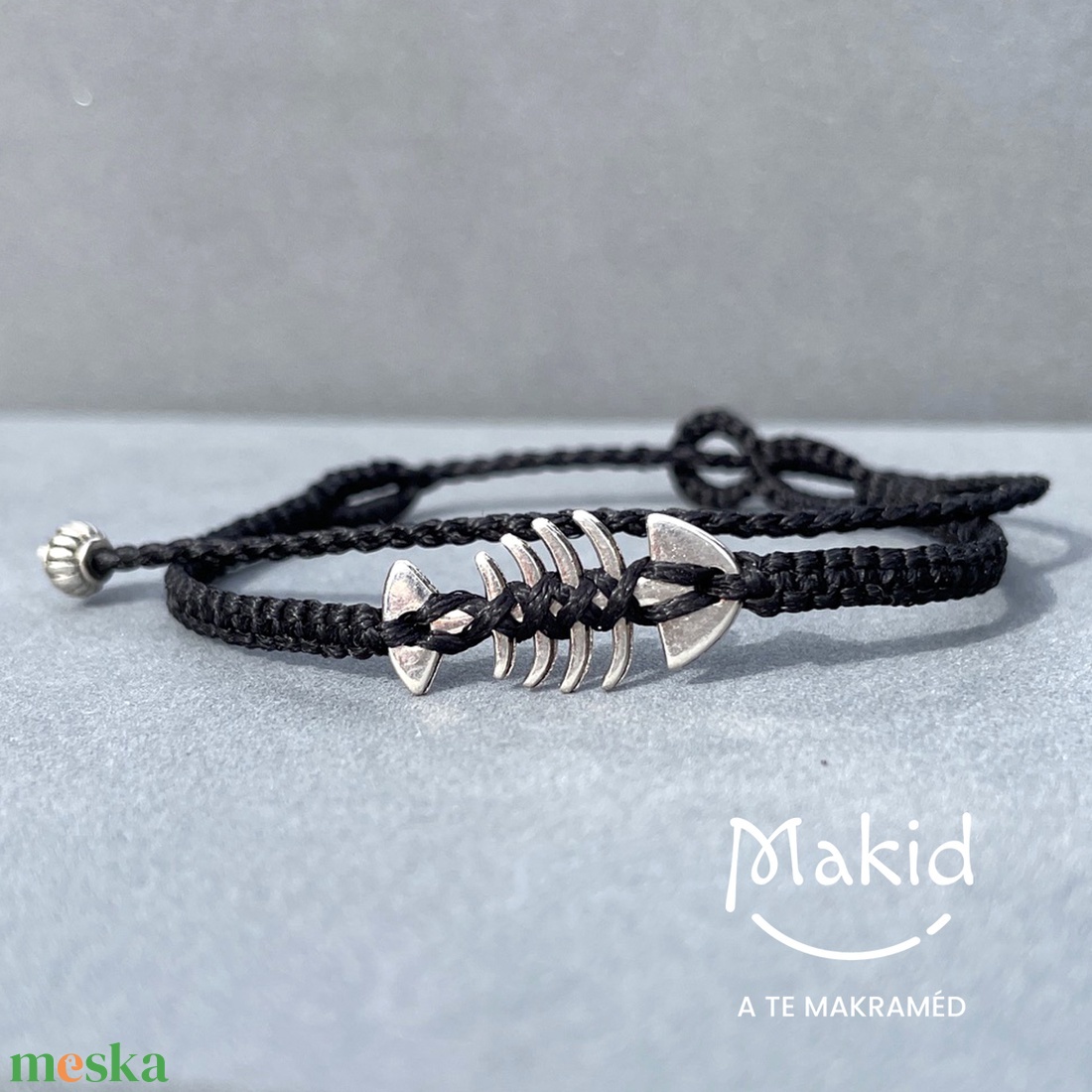 Fishbone fekete mikromakramé karkötő - ékszer - karkötő - karkötő medállal - Meska.hu Fishbone fekete mikromakramé karkötő - ékszer - karkötő - karkötő medállal - Meska.hu