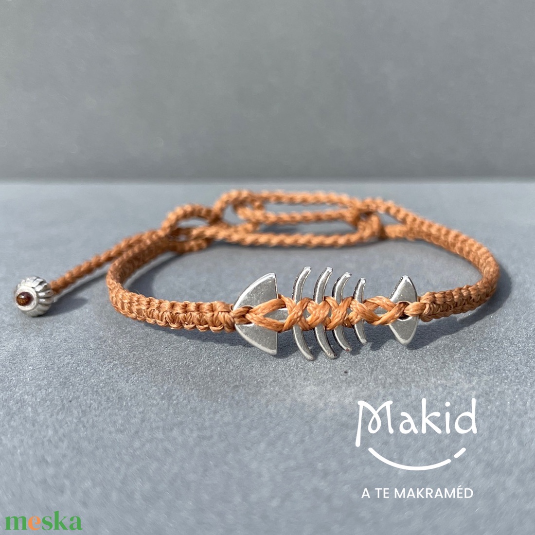 Fishbone natúrbarna mikromakramé karkötő - ékszer - karkötő - karkötő medállal - Meska.hu Fishbone natúrbarna mikromakramé karkötő - ékszer - karkötő - karkötő medállal - Meska.hu