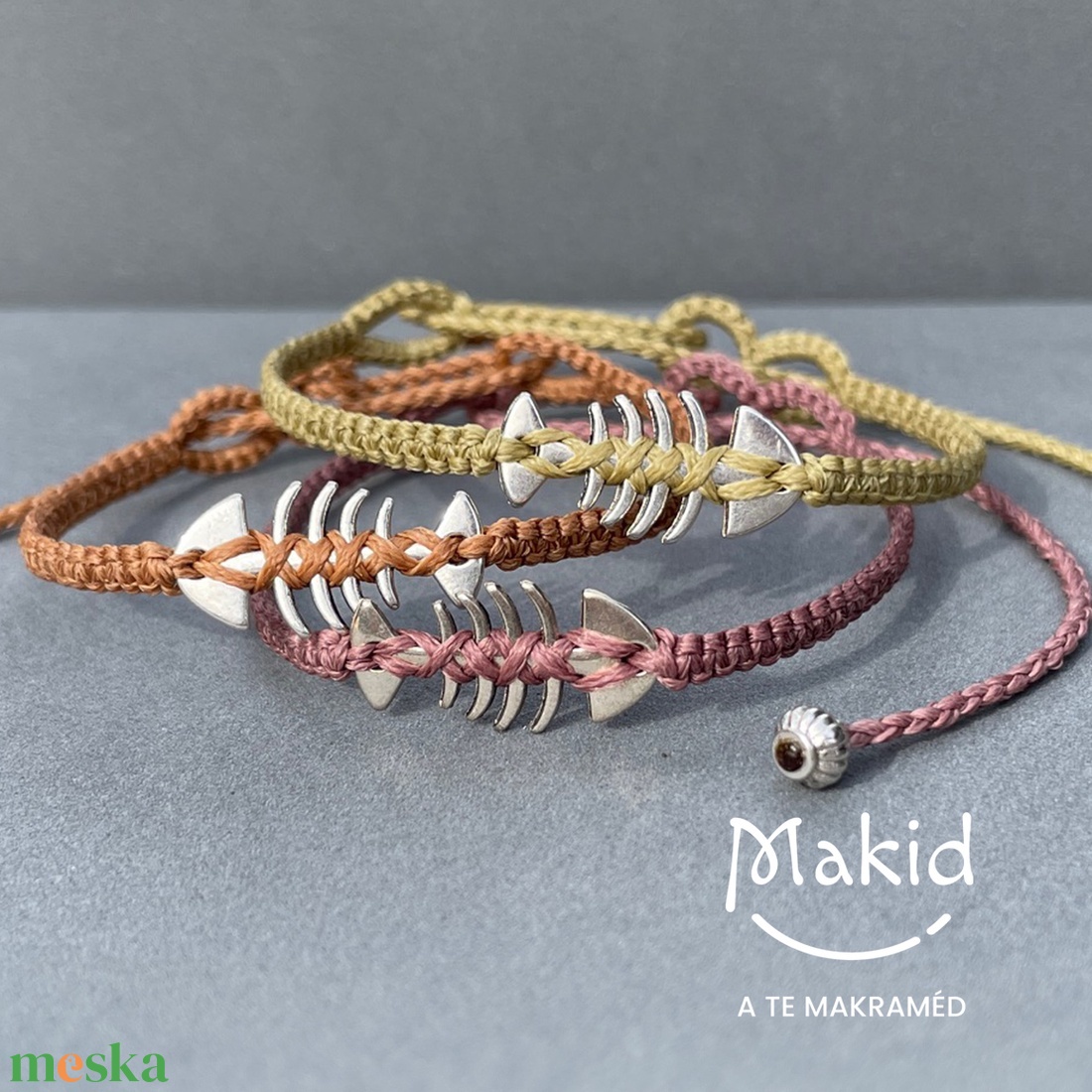 Fishbone mályva mikromakramé karkötő - ékszer - karkötő - karkötő medállal - Meska.hu Fishbone mályva mikromakramé karkötő - ékszer - karkötő - karkötő medállal - Meska.hu